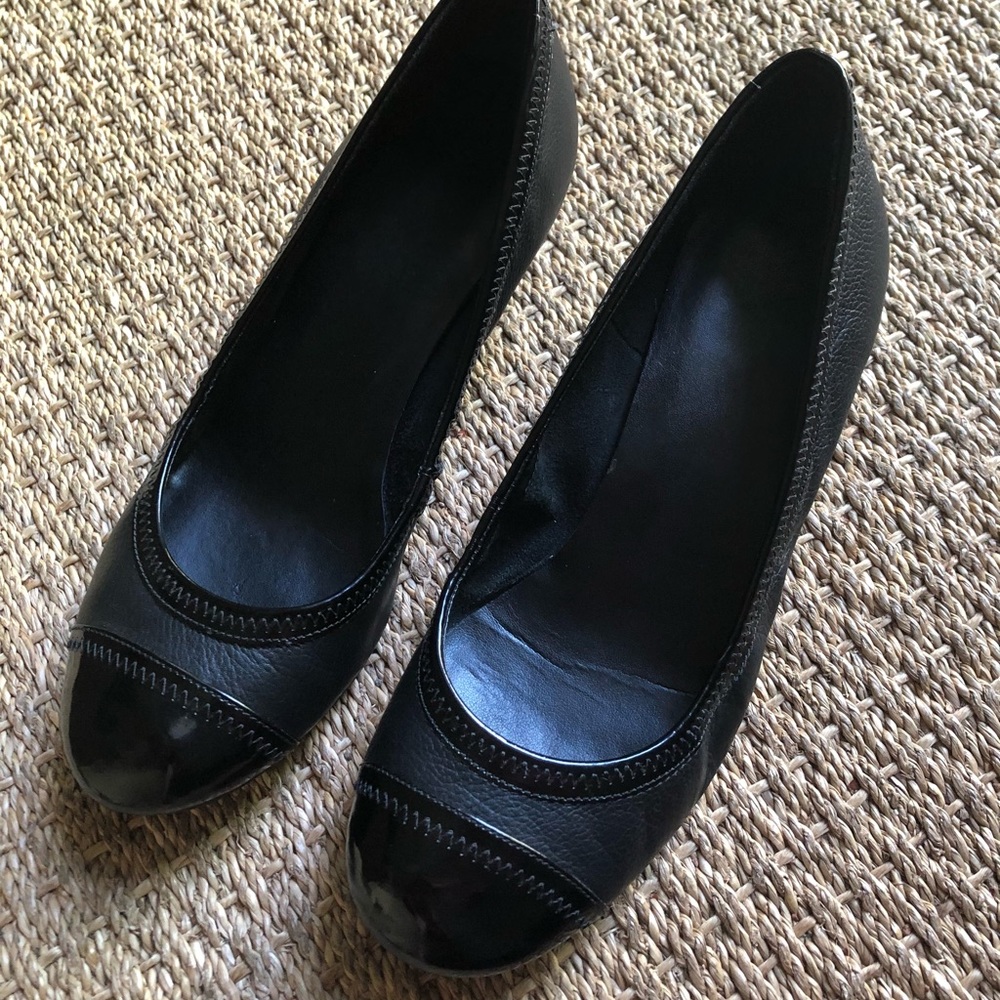 Cole Han Black Leather Cap Toe Flats w/ 1.5” Wedge Dress Shoes Women’s 8 B